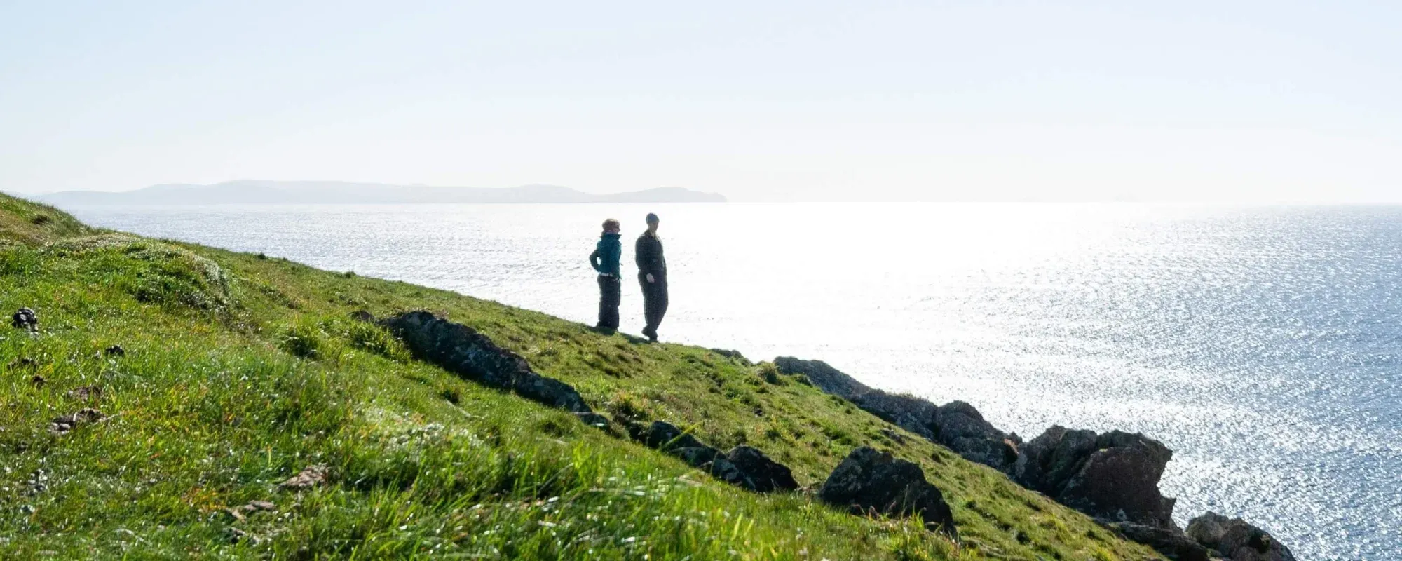 couple-exploring-kerry-cliffs-roadtrip-newway.webp