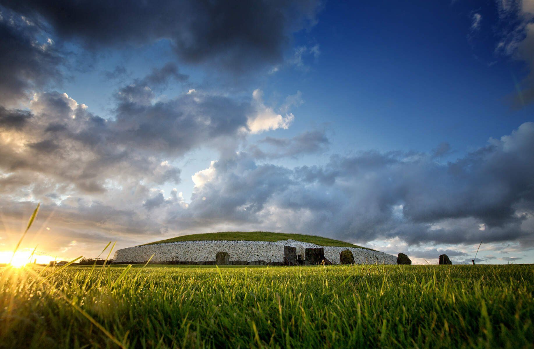newgrange-boyne-valley-ireland-newway.webp.jpg